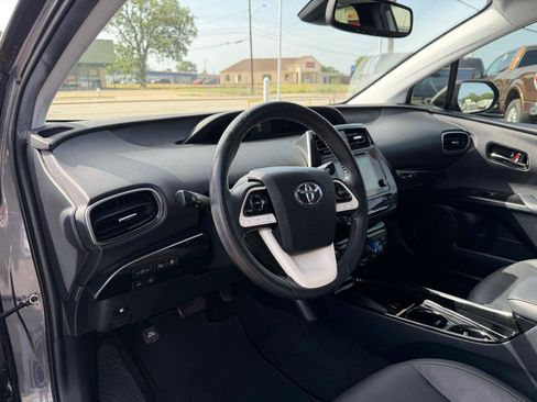 Used 2017 Toyota Prius Four w/ Advanced Technology Package FWD image 8