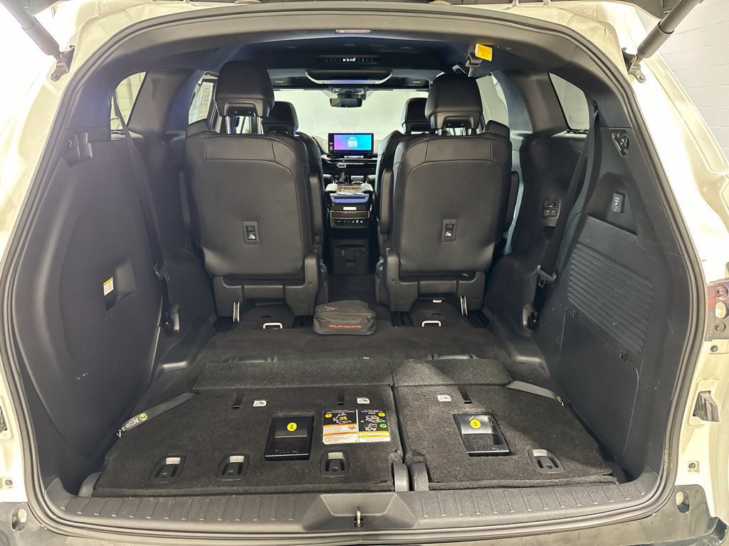 Used 2026 Toyota Sienna Platinum AWD/4WD image 15