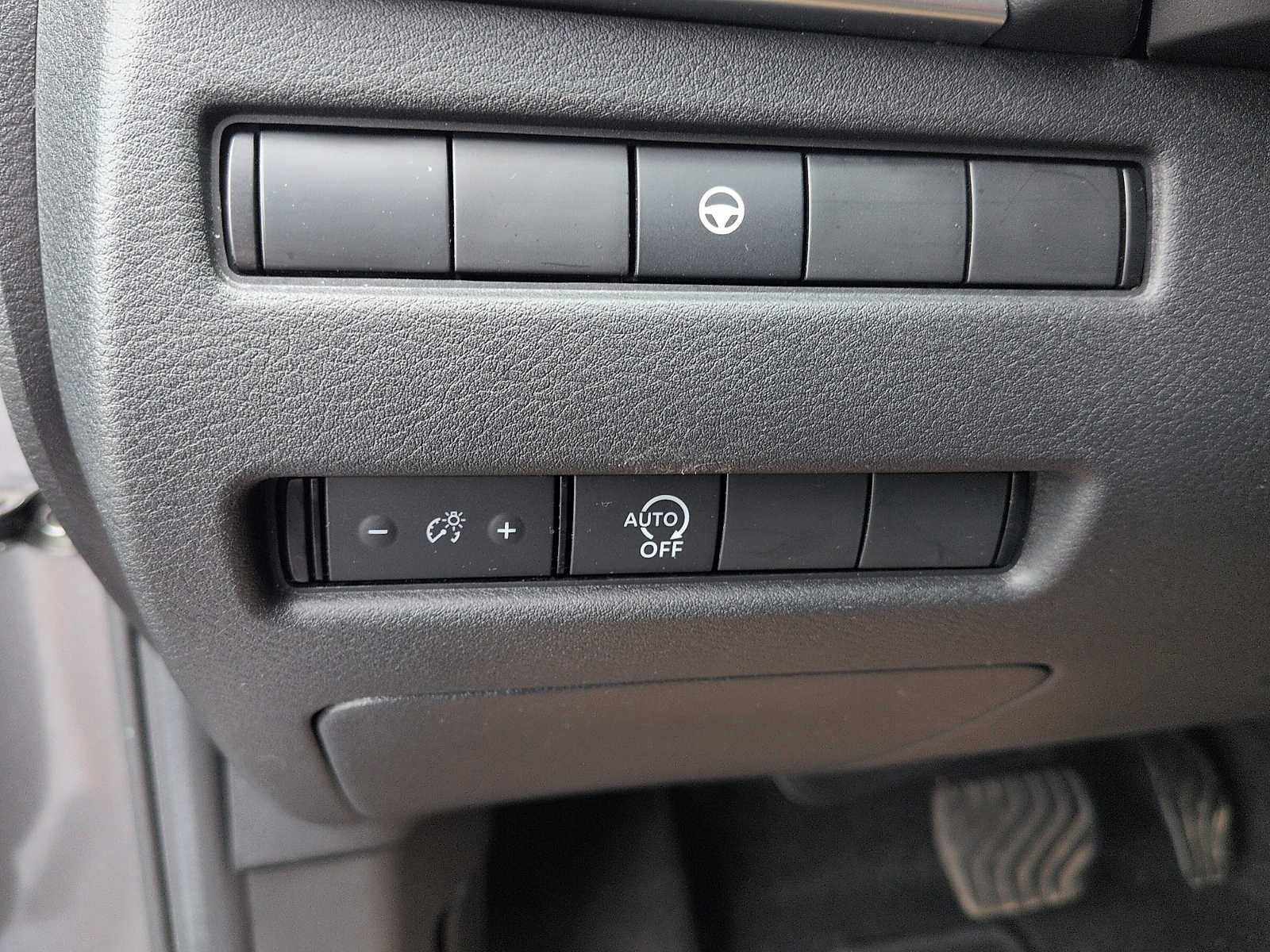 Used 2023 Nissan Rogue SV AWD/4WD image 15