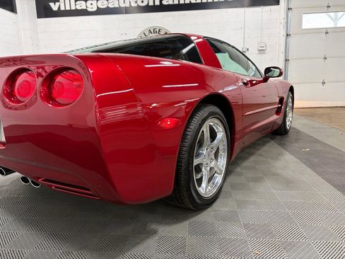 Used 2004 Chevrolet Corvette Coupe w/ Roof Package RWD image 6