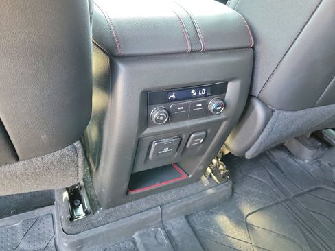 Used 2023 Chevrolet Traverse RS AWD/4WD image 14