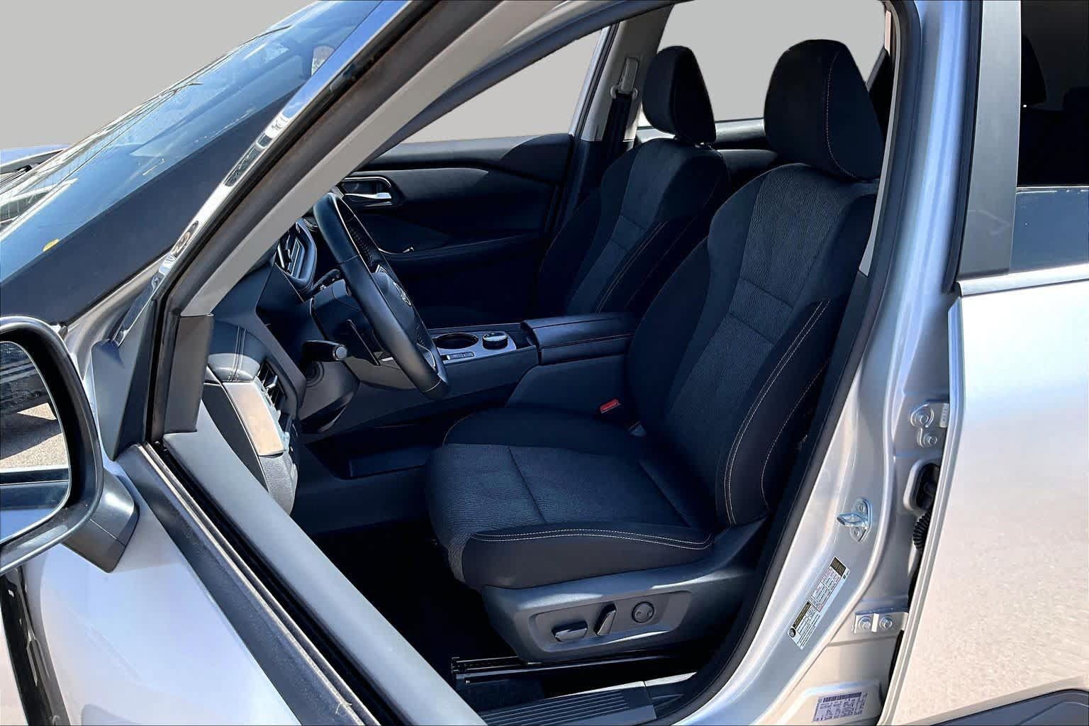 Used 2025 Nissan Rogue SV AWD/4WD image 8