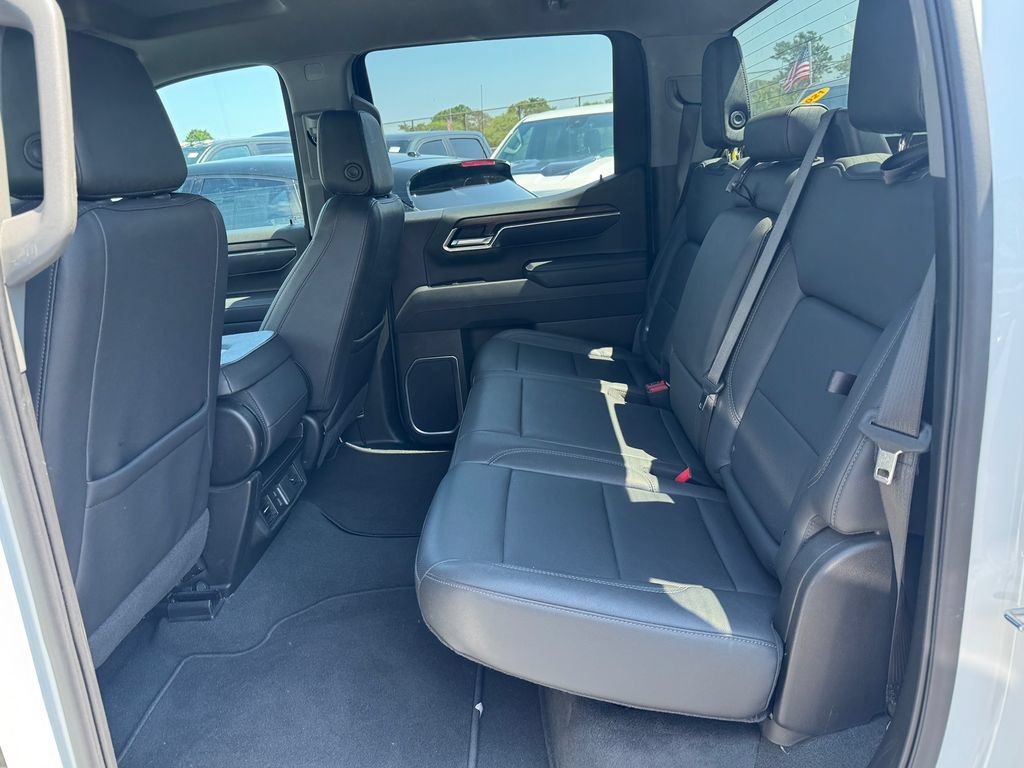 Used 2025 GMC Sierra 1500 SLT AWD/4WD image 31