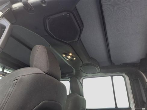 Used 2023 Jeep Gladiator Sport image 9