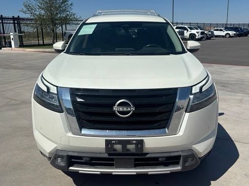 Used 2022 Nissan Pathfinder SL FWD image 3