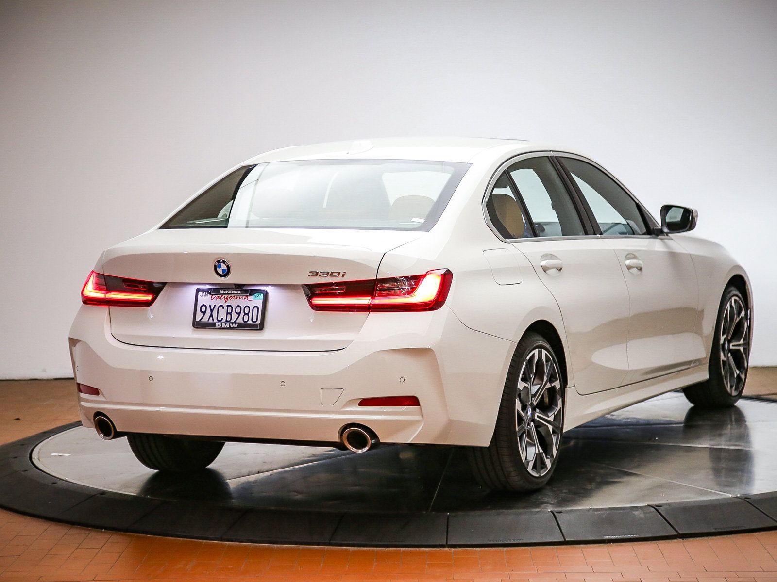 Used 2026 BMW 330i Sedan w/ Premium Package RWD image 5