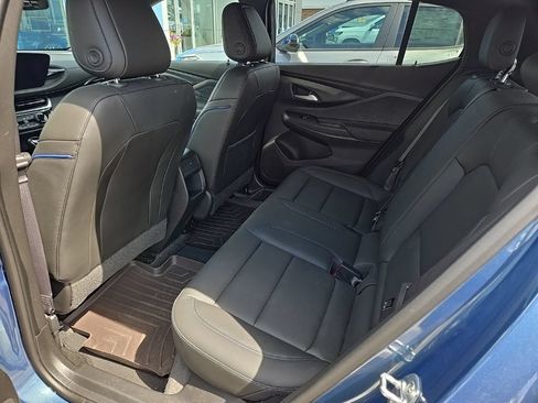 Used 2025 Buick Envista Sport Touring w/ Convenience I Package FWD image 4