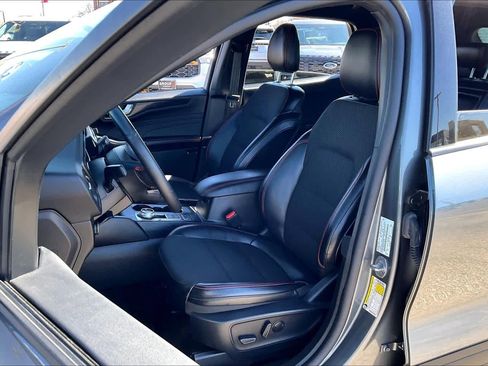 Used 2025 Ford Escape ST-Line image 9