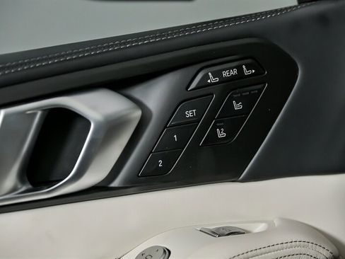 Used 2021 BMW ALPINA XB7 image 17