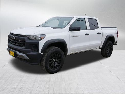 Used 2024 Chevrolet Colorado Trail Boss w/ Advanced Trailering Package AWD/4WD image 3