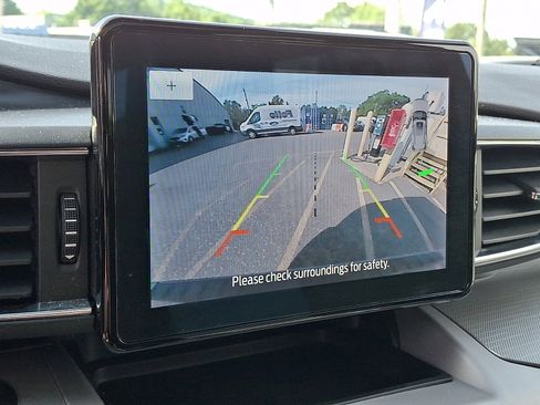 Used 2023 Ford Explorer XLT w/ Equipment Group 202A AWD/4WD image 20