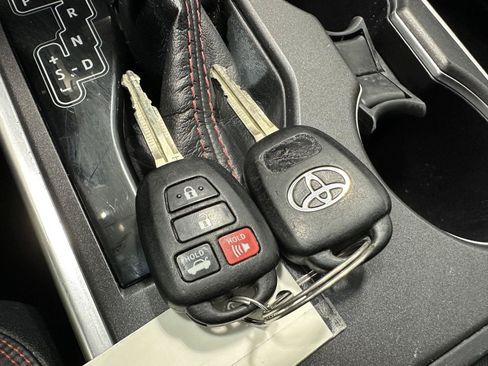 Used 2017 Toyota Camry SE FWD image 29