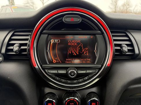 Used 2017 MINI Cooper 4-Door Hardtop image 19