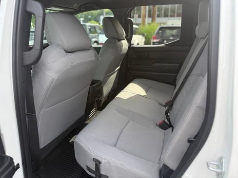 Certified 2025 Toyota Tacoma SR5 AWD/4WD image 17