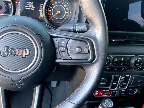 Used 2024 Jeep Gladiator Mojave w/ Technology Group AWD/4WD image 23