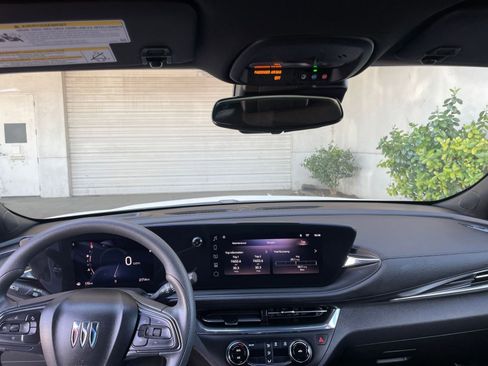 Used 2025 Buick Envista Preferred image 34