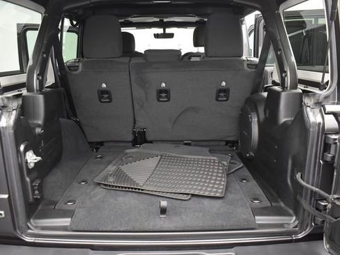 Used 2021 Jeep Wrangler Unlimited Sahara AWD/4WD image 12