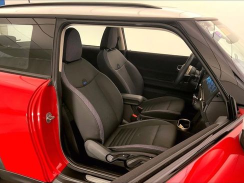 Certified 2025 MINI Cooper S image 6