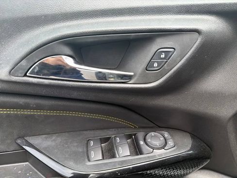 Used 2025 Chevrolet Trax LT FWD image 37