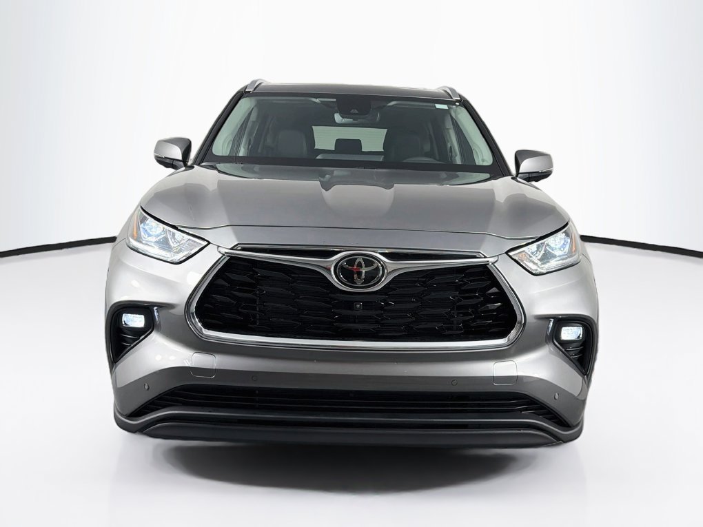 Used 2026 Toyota Highlander Limited AWD/4WD image 2
