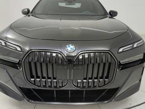 Used 2026 BMW 740i w/ Premium Package RWD image 40