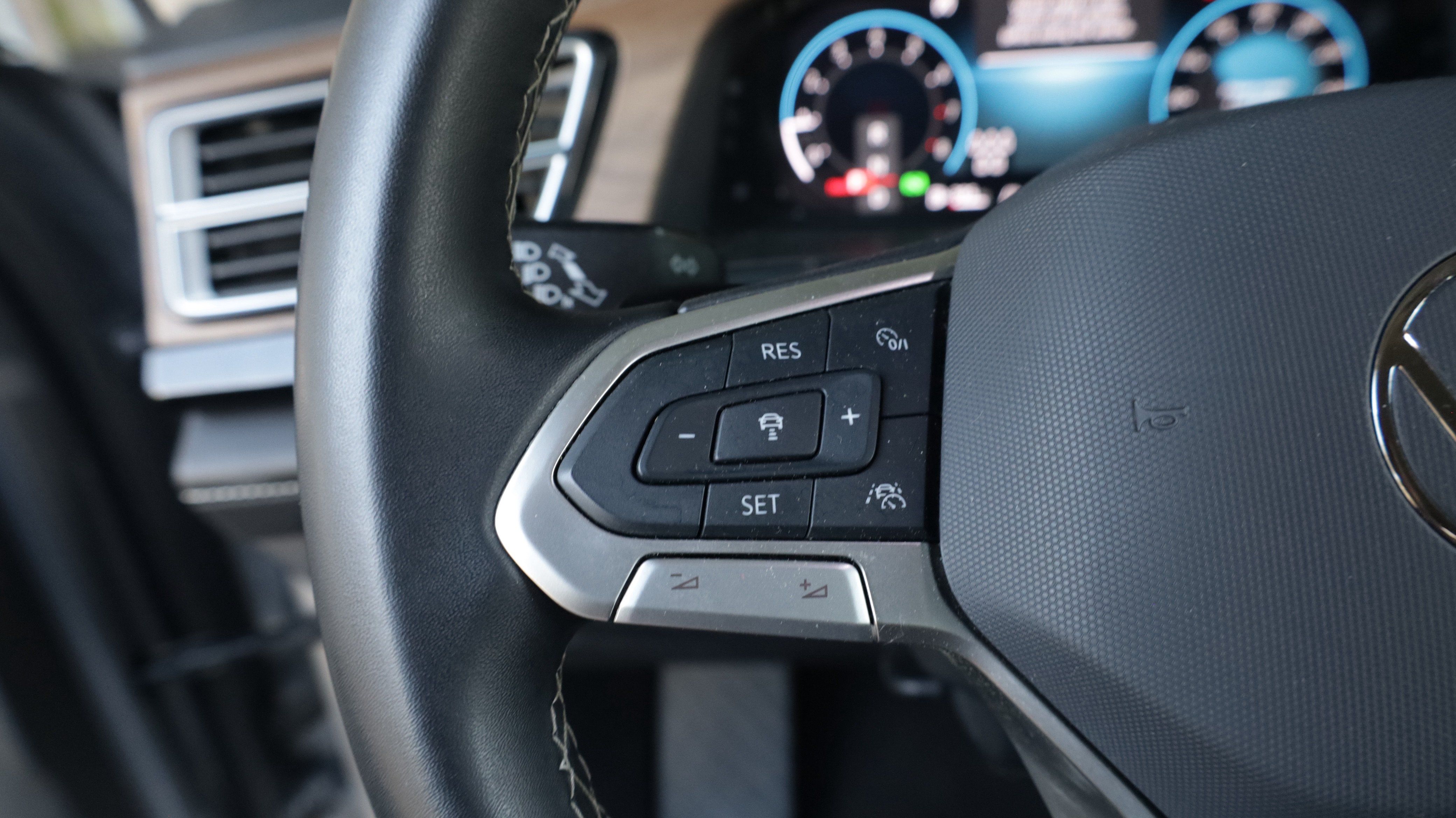 Used 2024 Volkswagen Atlas SE FWD image 17