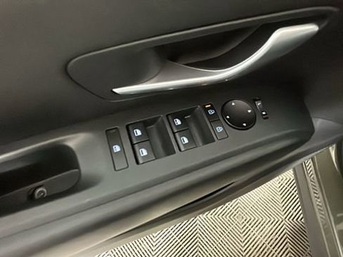 Used 2025 Hyundai Santa Cruz SE FWD image 11