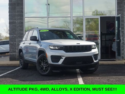 Used 2024 Jeep Grand Cherokee Altitude AWD/4WD image 1