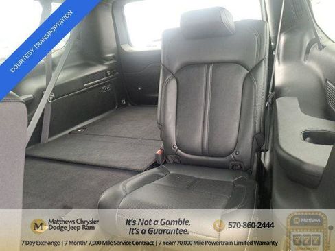 Certified 2025 Jeep Wagoneer L Series II w/ 8-pass Seating Package AWD/4WD image 15