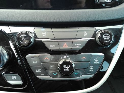 Used 2023 Chrysler Voyager LX image 46