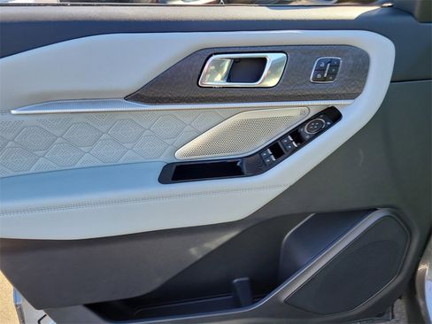 Used 2025 Ford Explorer Platinum w/ Ultimate Package image 16