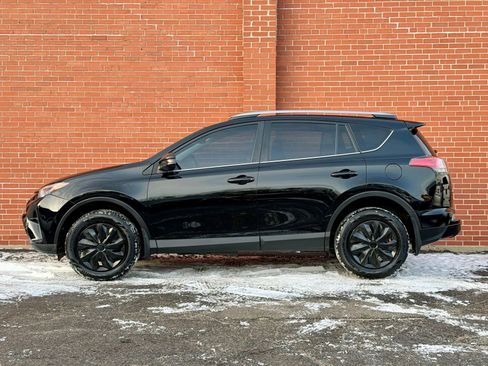 Used 2018 Toyota RAV4 LE image 8