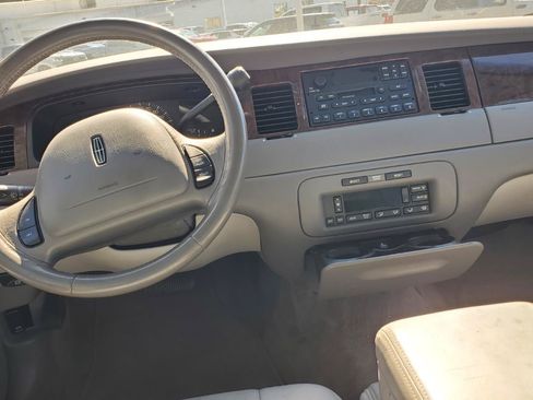Used 2000 Lincoln Town Car Executive RWD image 7
