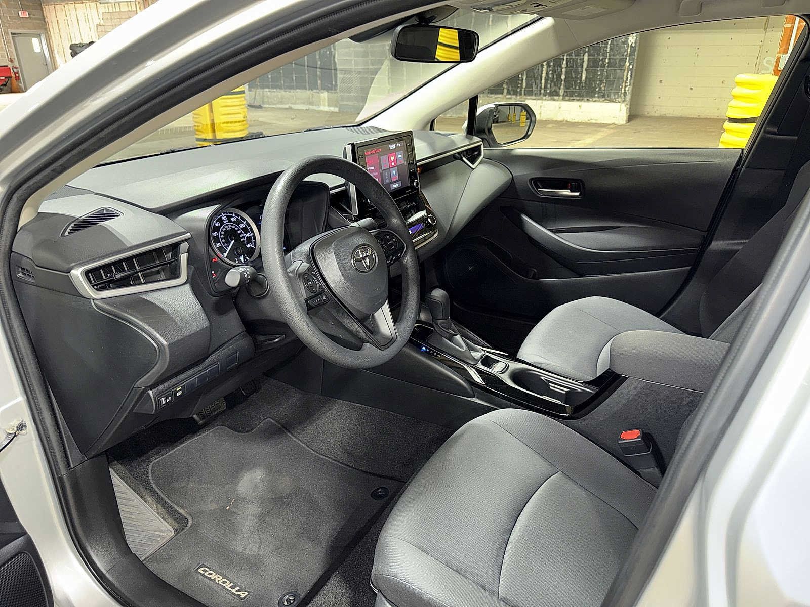 Used 2021 Toyota Corolla LE w/ Carpet Mat Package (TMS) FWD image 27