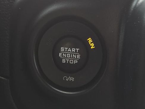 Used 2020 Jeep Wrangler Unlimited Sahara w/ LED Lighting Group AWD/4WD image 23