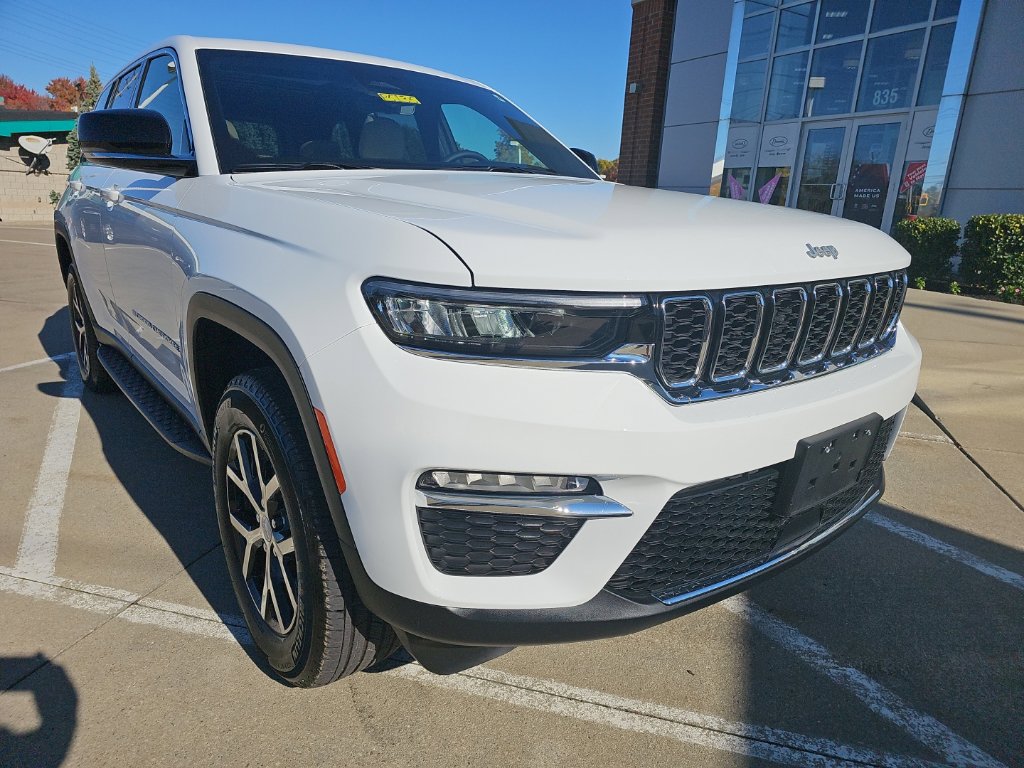 Certified 2025 Jeep Grand Cherokee Limited AWD/4WD image 4