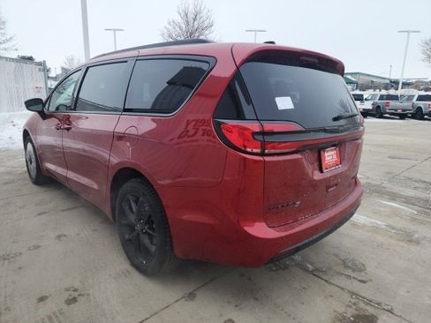 New 2026 Chrysler Pacifica Limited image 25