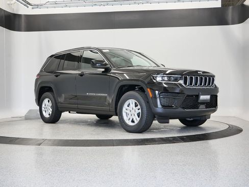 New 2025 Jeep Grand Cherokee Laredo w/ Luxury Tech Group I AWD/4WD image 47
