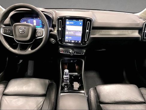 Used 2023 Volvo XC40 B5 Ultimate w/ Protection Package Premier AWD/4WD image 8