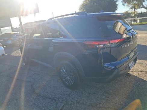 Used 2024 Nissan Pathfinder SV image 4