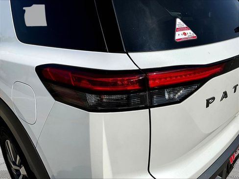 Certified 2026 Nissan Pathfinder SL AWD/4WD image 23