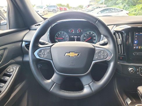 Used 2023 Chevrolet Traverse LT w/ LPO, Cargo Package FWD image 9