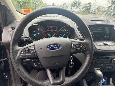 Used 2017 Ford Escape SE w/ Equipment Group 201A FWD image 12