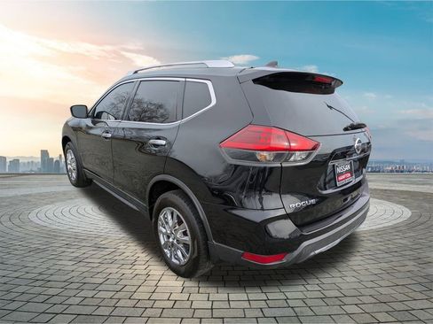 Used 2018 Nissan Rogue SV image 7