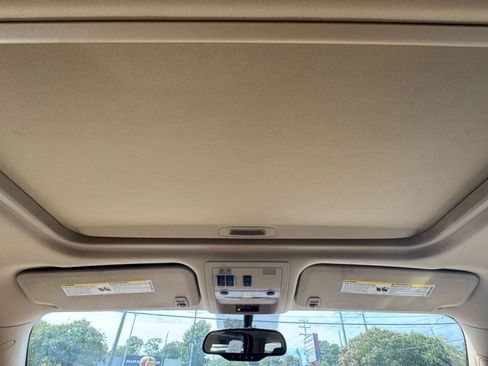 Used 2011 Chevrolet Tahoe LTZ AWD/4WD image 32