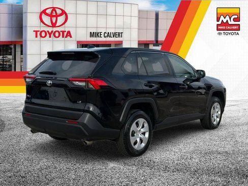 Certified 2025 Toyota RAV4 LE FWD image 5