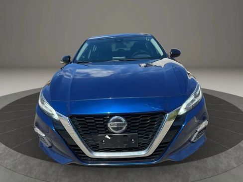 Used 2020 Nissan Altima 2.5 SR w/ Premium Package FWD image 2