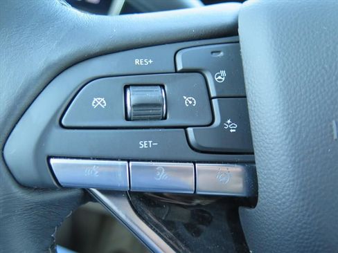 Used 2024 Cadillac Escalade ESV Premium Luxury w/ Performance Package image 19