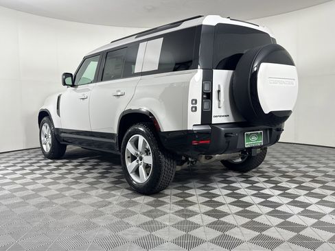 New 2026 Land Rover Defender 110 X-Dynamic SE image 3