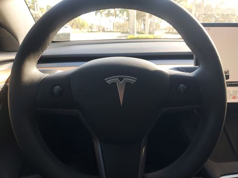 Used 2021 Tesla Model 3 Standard Range Plus image 25